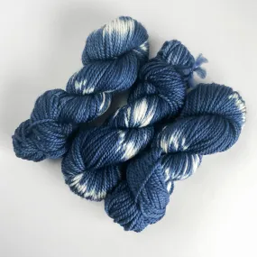 "Indigo Shibori" Chunky (Bulky) Yarn - Hand Dyed tie-dyed blue and white merino wool